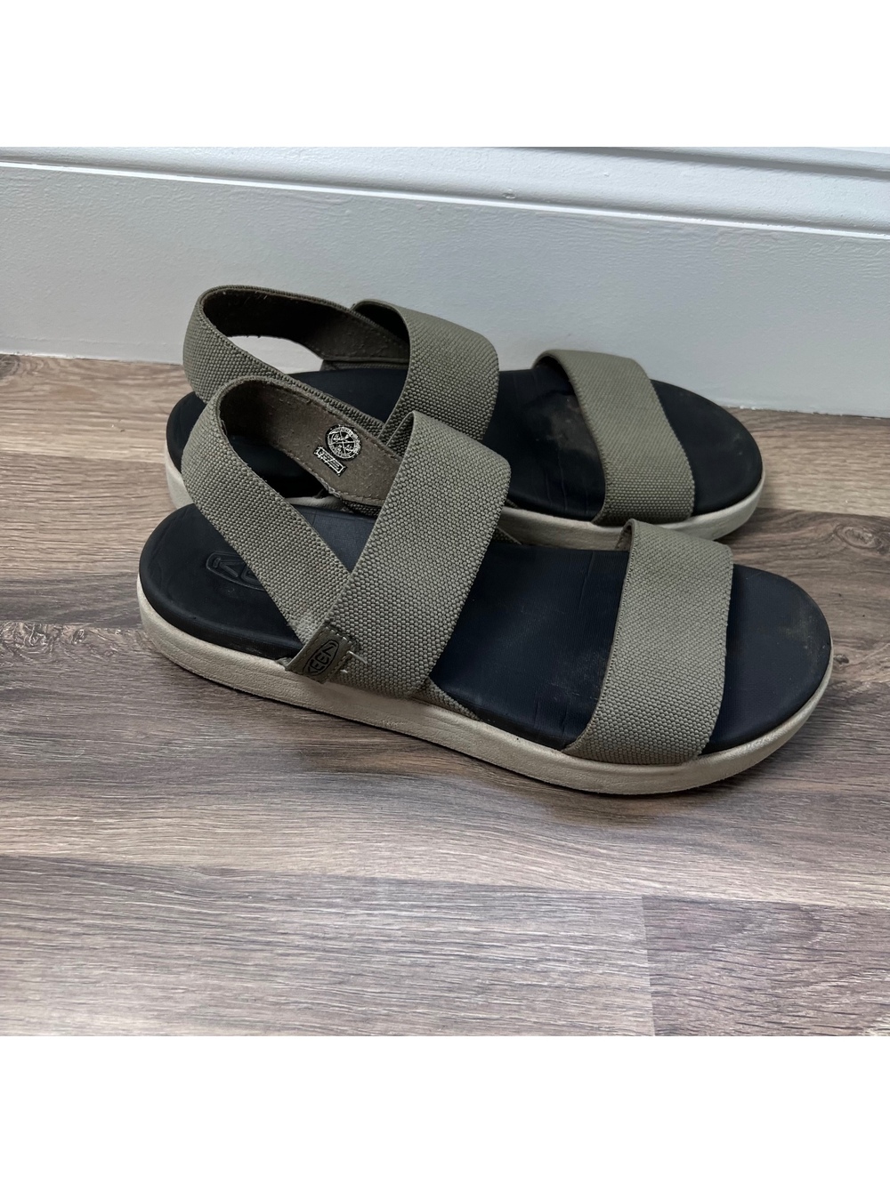 KEEN olive strappy sandals Women's Size 9